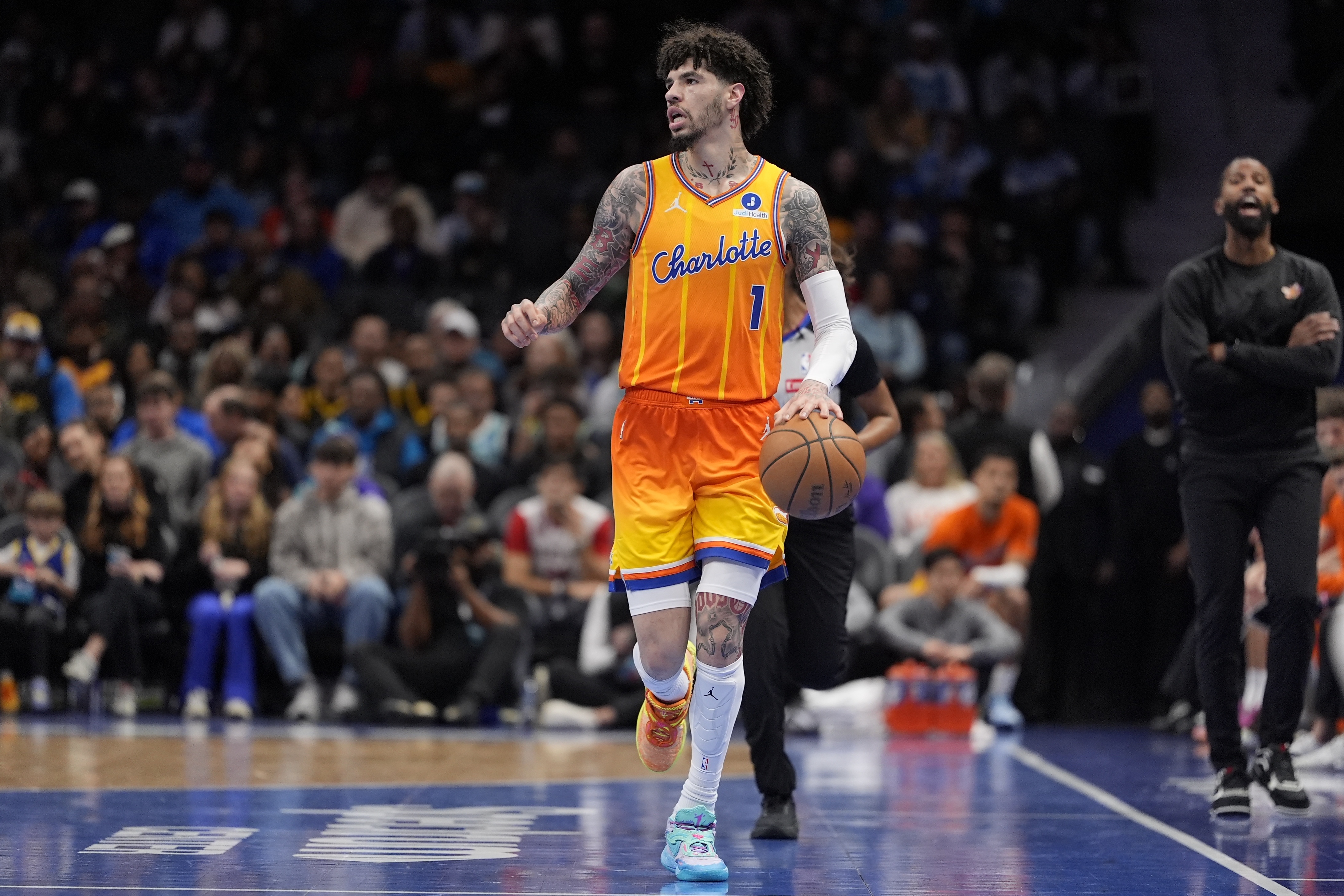 官方网站-拉梅洛·鲍尔：我们不该是现在这样的战绩 会继续努力提高成绩