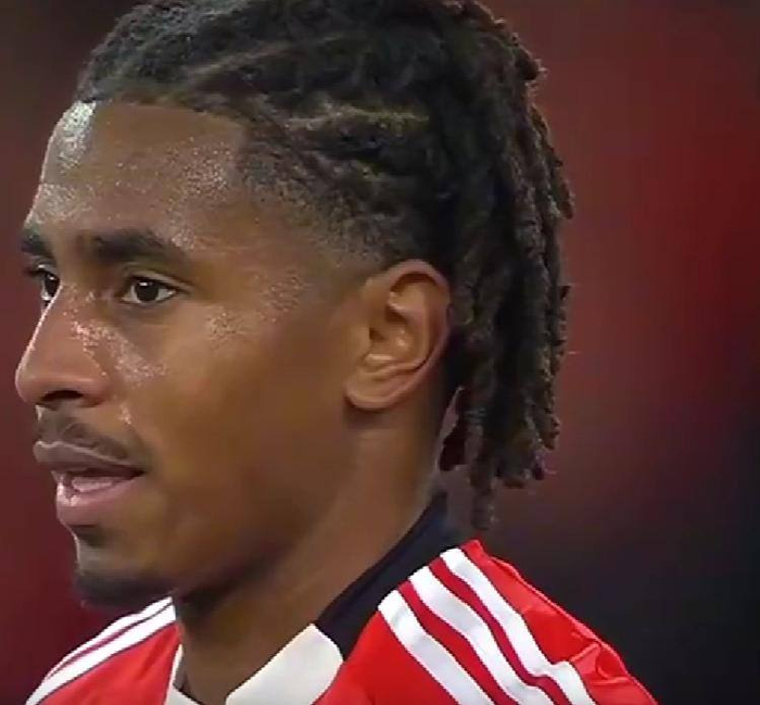 官方网站-2-2！穆帅错失良机：本菲卡绝平+差榜首7分，3战强队0胜争冠无望|波尔图|何塞·穆里尼奥|葡萄牙体育|葡萄牙|葡超_新浪体育_新浪新闻